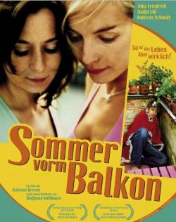    / Sommer vorm Balkon